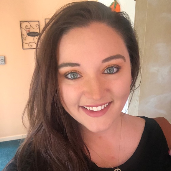 Meet your Posher, Cassandra - Picture 1 of 1